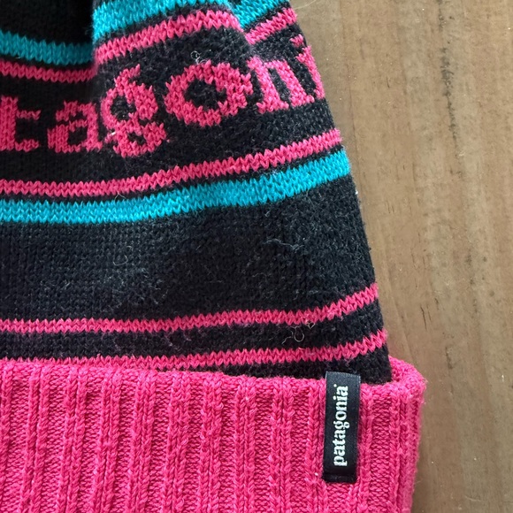 Patagonia men’s winter hat 90’ vibes pom pom pink unisex - Picture 2 of 5